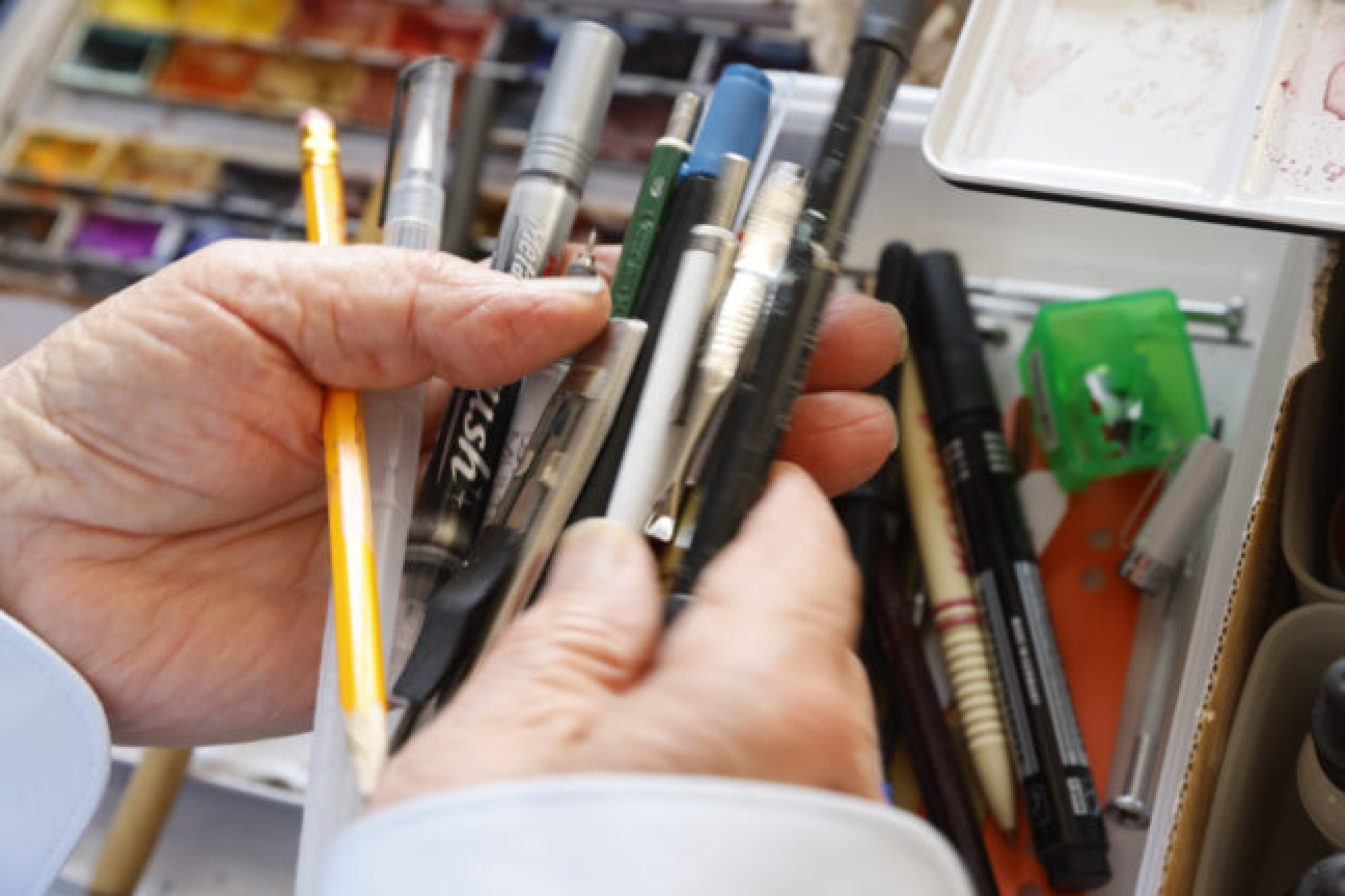 12.08.2025 Recklinghausen Alex Offenbächer malt in seinem Alter noch fleißig foto: copyright marco stepniak - mobil +49 171-2771906 , marco@stepniak-bild.de