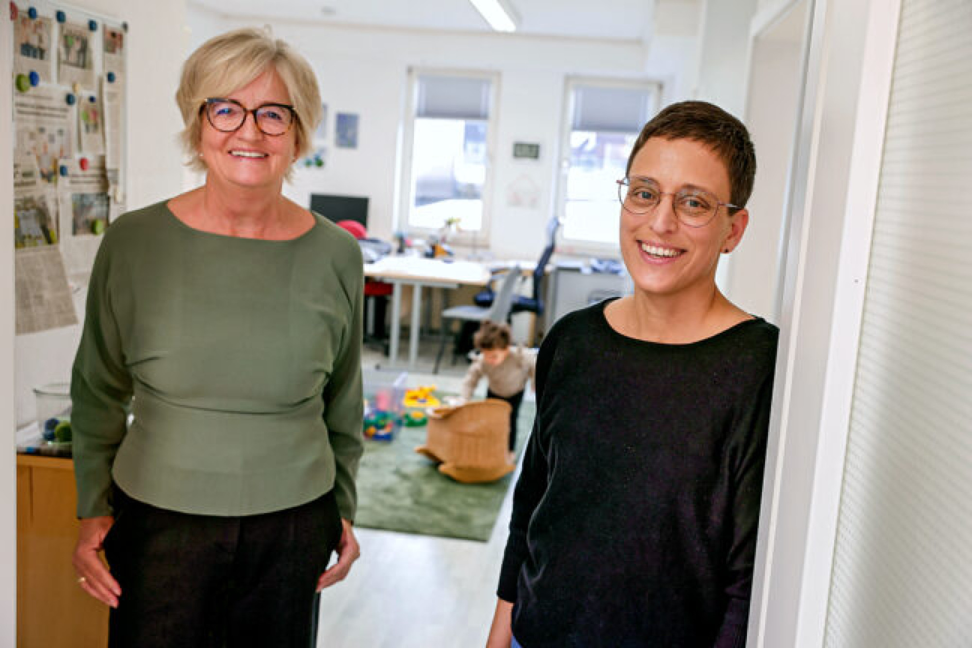 04.11.2025
Jugendhospizdienst Recklinghausen
Ehrenamtliche Mitarbeiter Gabi Grütering ( grün ) und Jeannine Vüllings 
foto: copyright  marco stepniak  -  
mobil  +49 171 2771906 ,  marco@stepniak-bild.de